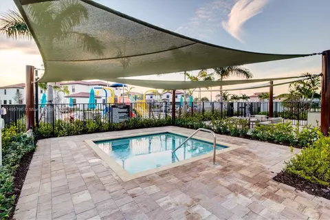 Exterior - 10038 W 32nd Ln, Hialeah, FL 33018 photo 8 of 9