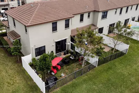 View/Area - 10038 W 32nd Ln, Hialeah, FL 33018 photo 1 of 3