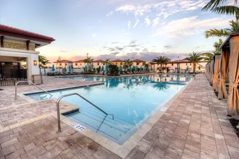 Exterior - 10038 W 32nd Ln, Hialeah, FL 33018 photo 4 of 9