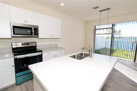 Kitchen - 10038 W 32nd Ln, Hialeah, FL 33018 photo 8 of 8