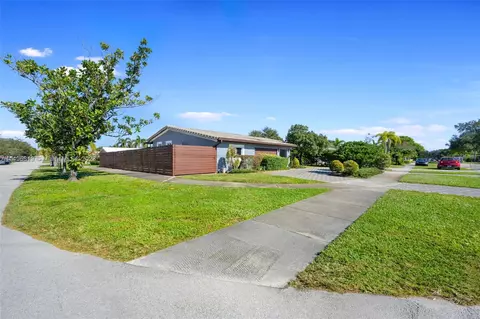3221 Taft St, Hollywood, FL 33021
