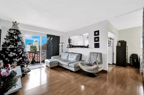 7620 Carlyle Ave #401, Miami Beach, FL 33141