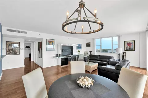 3850 Washington St #801, Hollywood, FL 33021