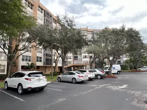 1300 Saint Charles Pl #322, Pembroke Pines, FL 33026