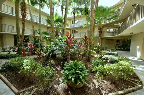 8075 SW 107th Ave #123, Miami, FL 33173