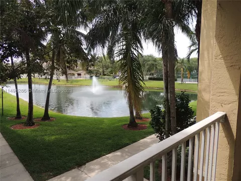 2600 S University Dr #214, Davie, FL 33328