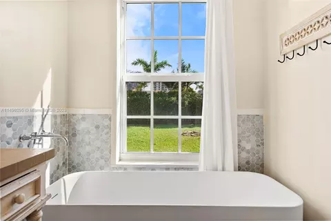8835 Byron Ave, Surfside, FL 33154 photo 23