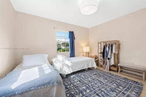 8835 Byron Ave, Surfside, FL 33154 photo 30