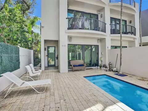 610 NE 14th Ave #6, Fort Lauderdale, FL 33304