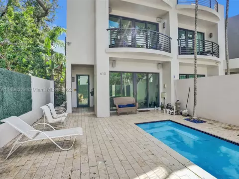 610 NE 14th Ave #6, Fort Lauderdale, FL 33304