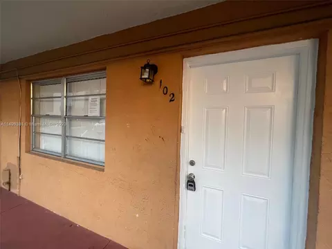 275 W 68th St #102, Hialeah, FL 33014