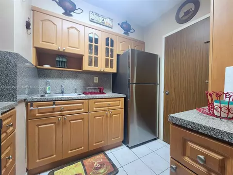 2899 Collins Ave #642, Miami Beach, FL 33140