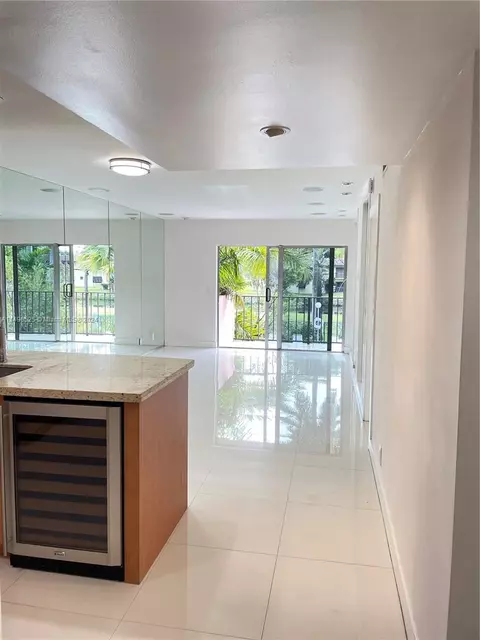 7900 Camino Cir #209, Miami, FL 33143