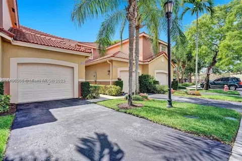 3945 San Simeon Ln, Weston, FL 33331