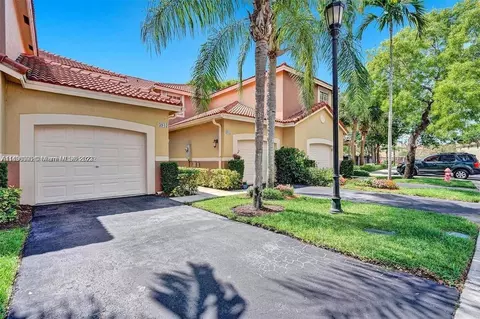 3945 San Simeon Ln, Weston, FL 33331