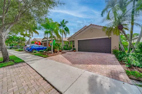 4302 Mahogany Ridge Dr, Weston, FL 33331