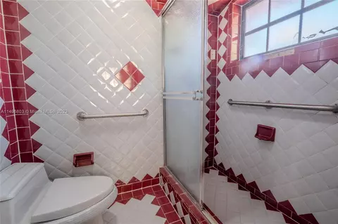 5860 W 3rd Ln, Hialeah, FL 33012 photo 12