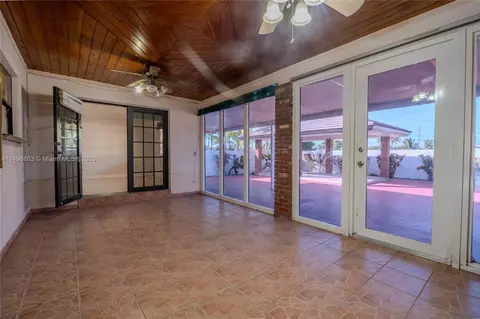 5860 W 3rd Ln, Hialeah, FL 33012 photo 22