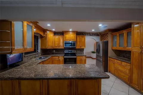 5860 W 3rd Ln, Hialeah, FL 33012 photo 7