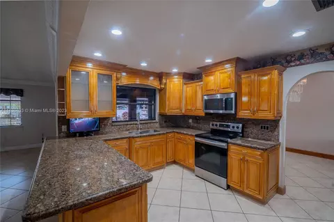 5860 W 3rd Ln, Hialeah, FL 33012 photo 8