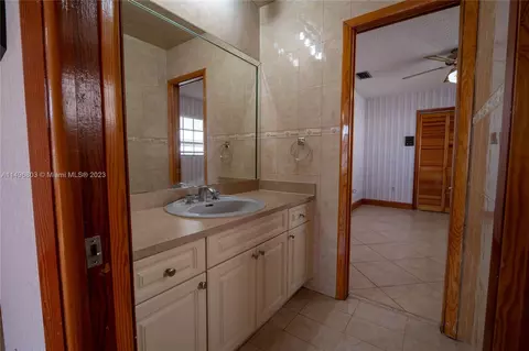 5860 W 3rd Ln, Hialeah, FL 33012 photo 18