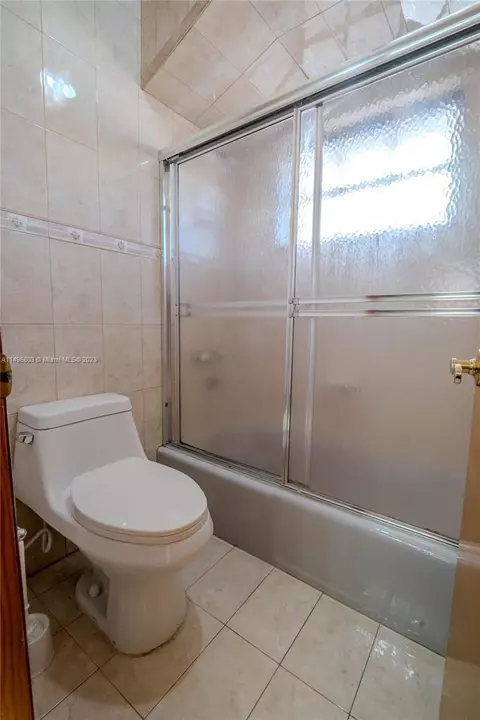 5860 W 3rd Ln, Hialeah, FL 33012 photo 17