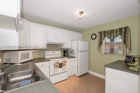 2800 Somerset Dr #212J, Lauderdale Lakes, FL 33311