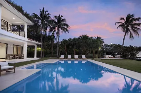 2770 Sunset Dr, Miami Beach, FL 33140