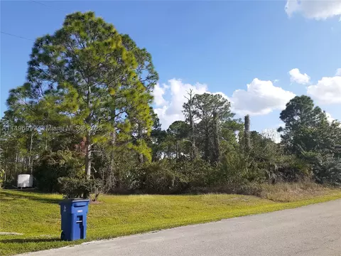 910 Magnolia, Lehigh Acres, FL 33972