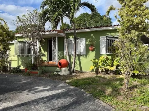 861 SE 10th St, Hialeah, FL 33010