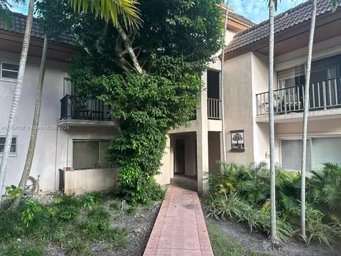 9402 SW 77th Ave #L8, Miami, FL 33156