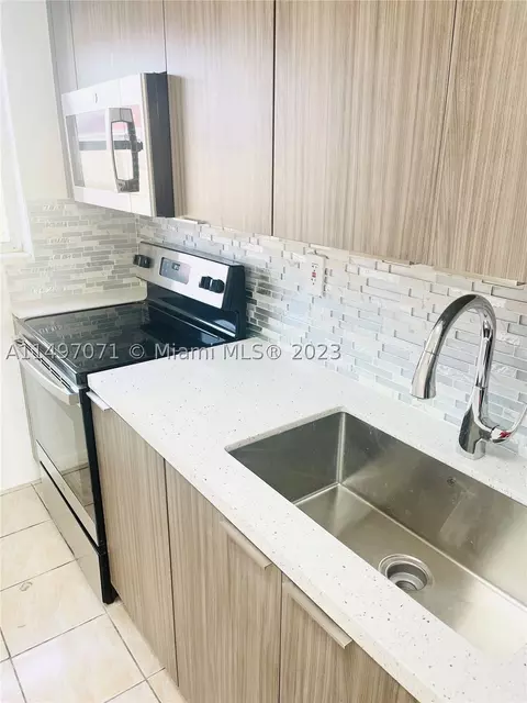 605 W 68th St #23, Hialeah, FL 33014 photo 1