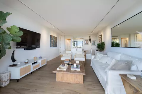90 Edgewater Dr #804, Coral Gables, FL 33133