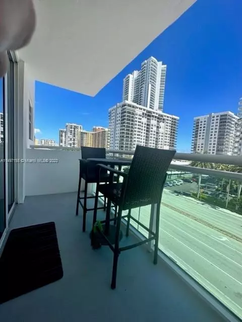 3000 S Ocean Dr #422, Hollywood, FL 33019