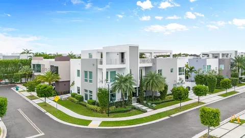 6820 NW 104th Ct, Doral, FL 33178