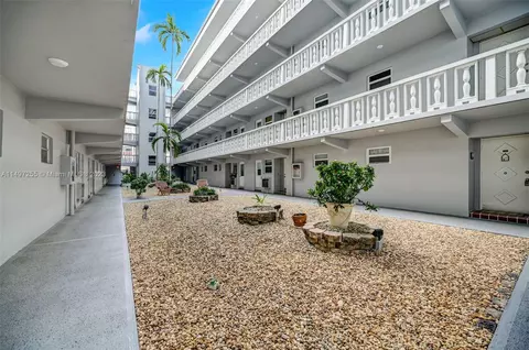329 SE 3rd St #301S, Hallandale Beach, FL 33009