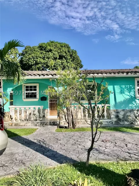 685 SE 4th Pl, Hialeah, FL 33010