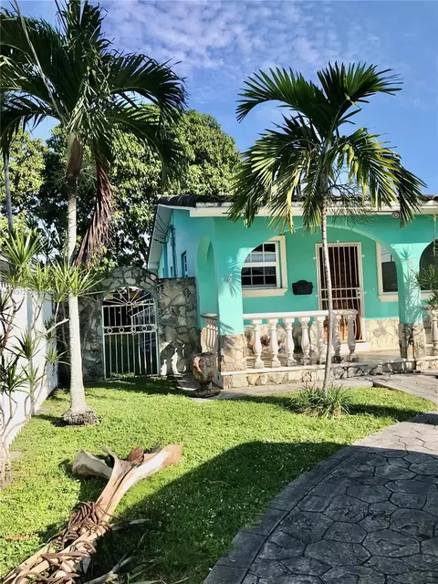 685 SE 4th Pl, Hialeah, FL 33010 photo 3