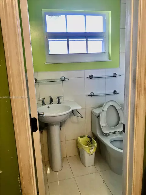 685 SE 4th Pl, Hialeah, FL 33010 photo 16