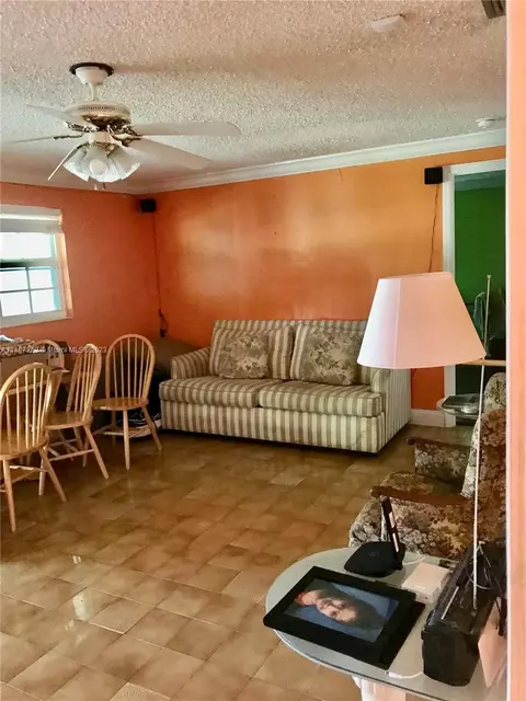 685 SE 4th Pl, Hialeah, FL 33010 photo 14