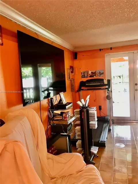 685 SE 4th Pl, Hialeah, FL 33010 photo 13