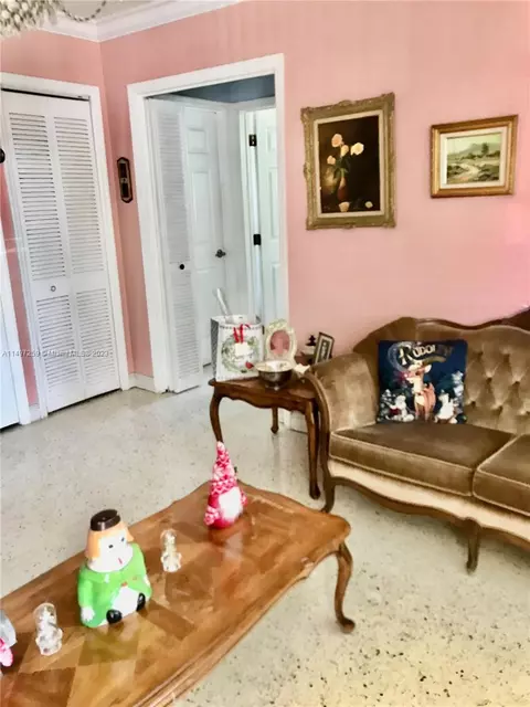 685 SE 4th Pl, Hialeah, FL 33010 photo 4