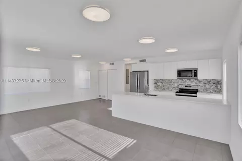 737 NW 4th St, Hallandale Beach, FL 33009