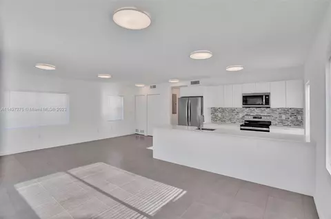 737 NW 4th St, Hallandale Beach, FL 33009