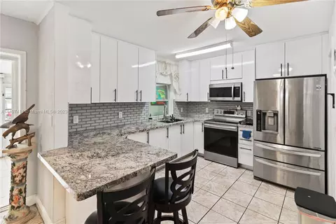 690 W 80th St, Hialeah, FL 33014 photo 14