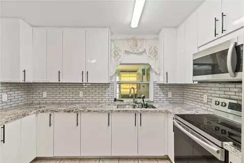 690 W 80th St, Hialeah, FL 33014 photo 15