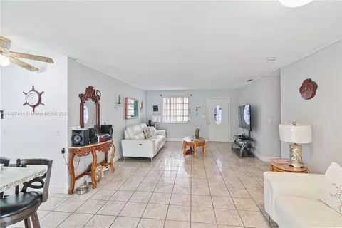 690 W 80th St, Hialeah, FL 33014 photo 10