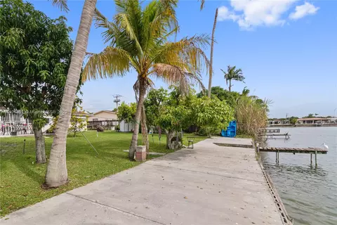690 W 80th St, Hialeah, FL 33014 photo 3