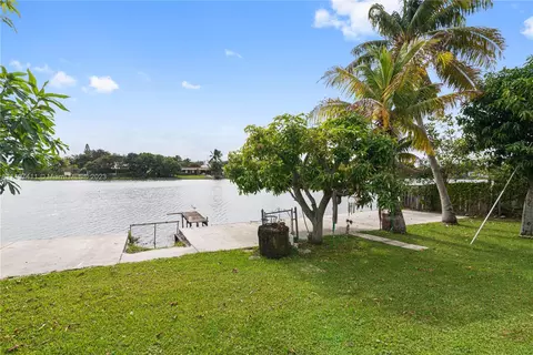 690 W 80th St, Hialeah, FL 33014 photo 4