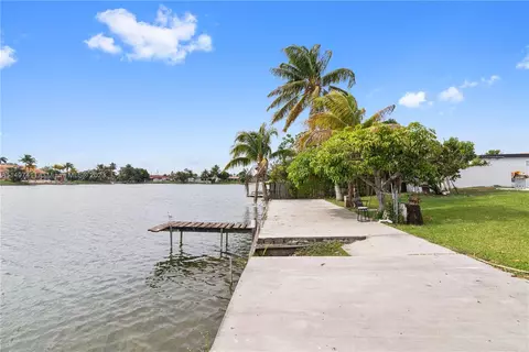 690 W 80th St, Hialeah, FL 33014 photo 2